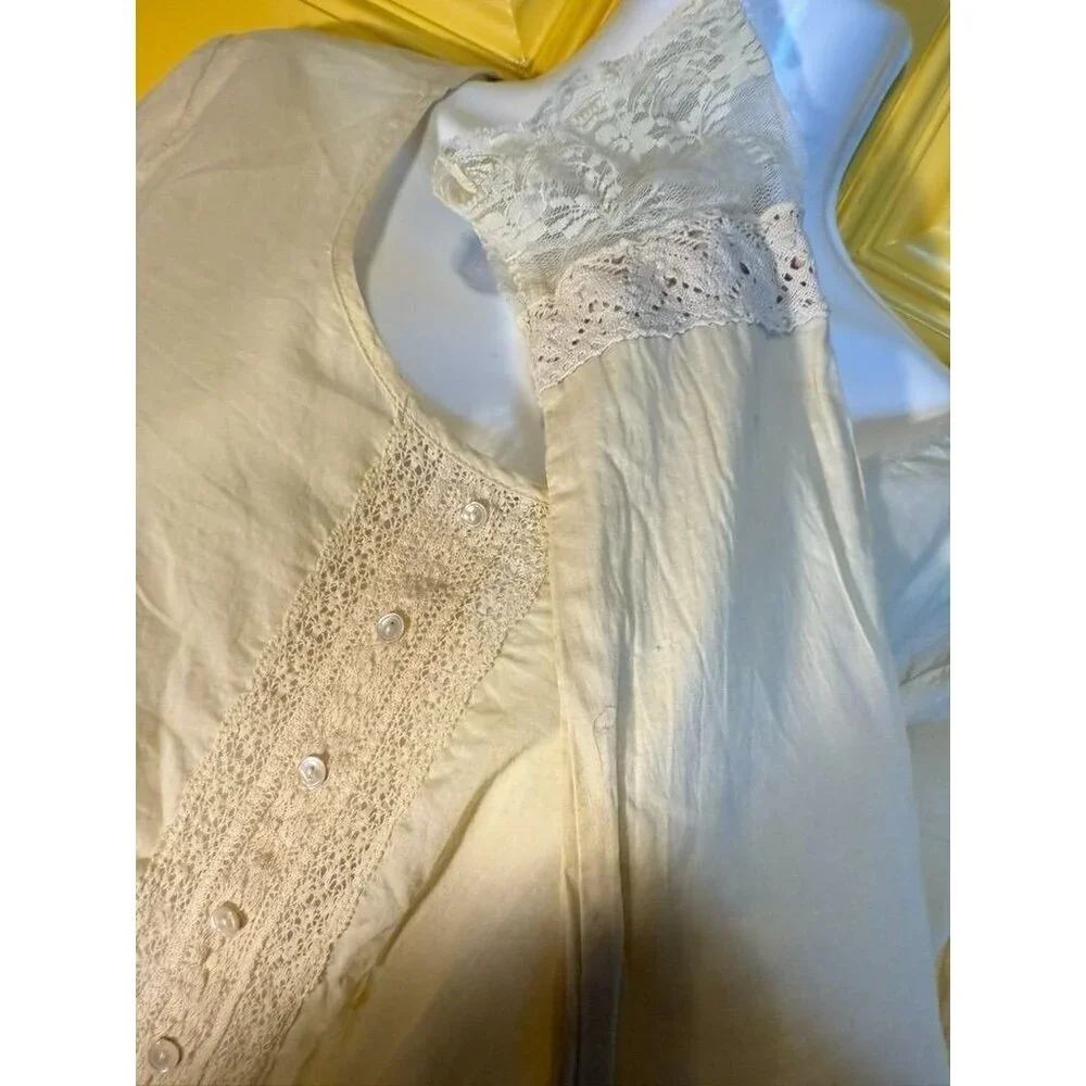 J. Gill Ivory Tunic Blouse With Lace Accents‎ & Button Details Modern Edwardian